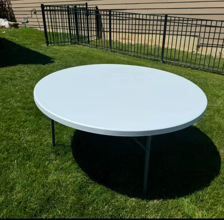 6 ft Round Plastic Tables